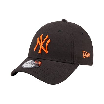 new-york-yankees-league-essential-black-9forty-cap-60184694-left