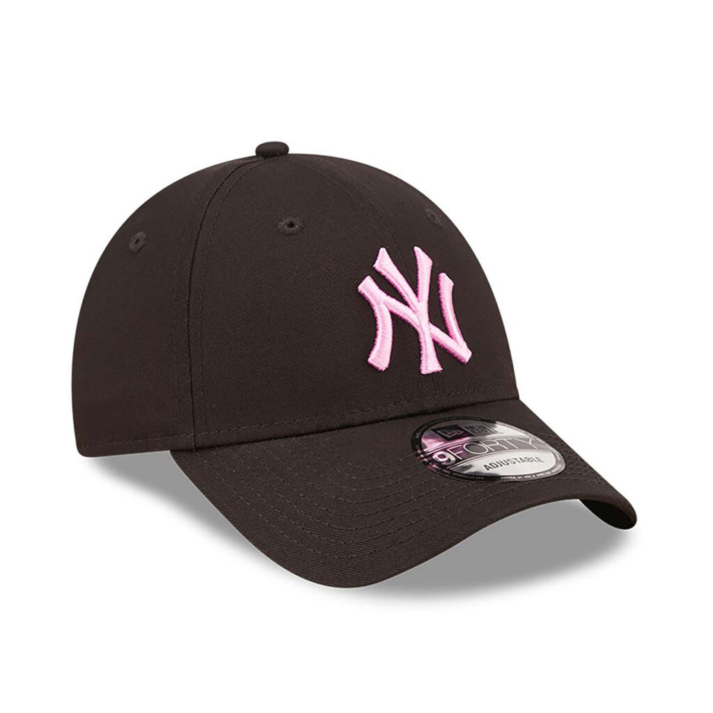 New York Yankees League Essential Black 9FORTY Adjustable Cap-back